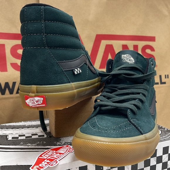 Vans Men’s Skate Sk8-Hi
Green/Gum
VN0A2Z3317P
Sneakers - Picture 9 of 16